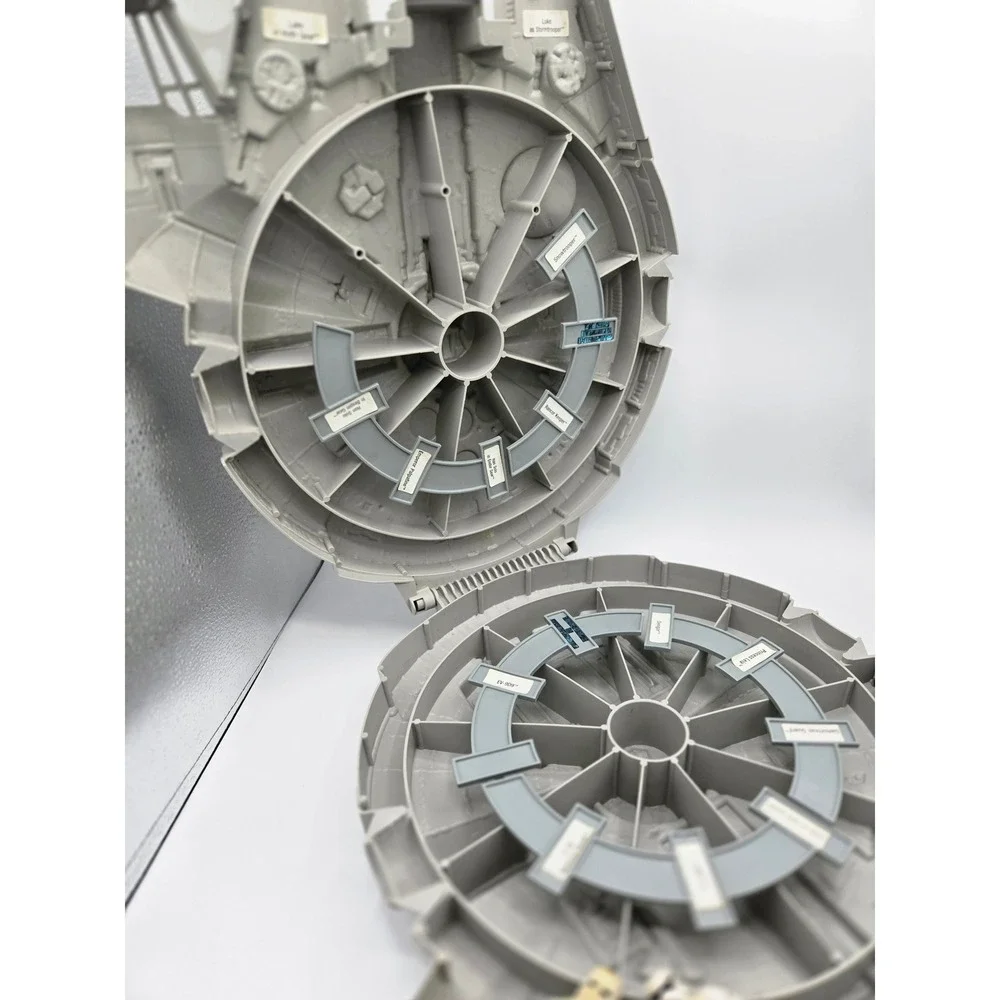 1997 Star Wars Power of the Force‎ Millennium Falcon Carrying Case with figures